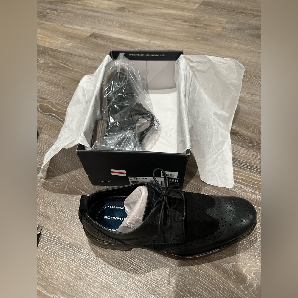 Men’s NWT Rockport wingtip Shoes